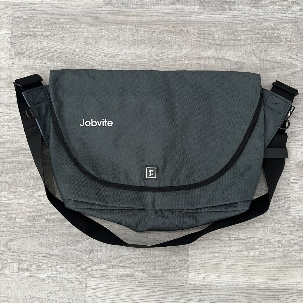 Rickshaw 17 inch Laptop Size Messenger Bag Grey